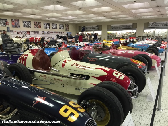 Carro de corrida no Indianapolis Motor Speedway