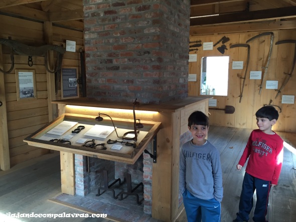 Crianças na Slave Cabin Oak Alley Plantation